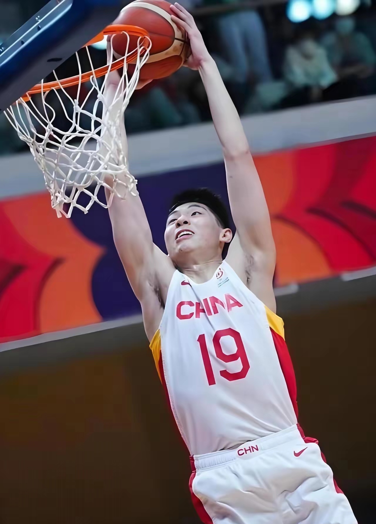 易游娱乐平台 -包含转会期突围战来临，广东宏远围绕欧超杯造点机会，目标明确，身体对抗强度拉满的词条