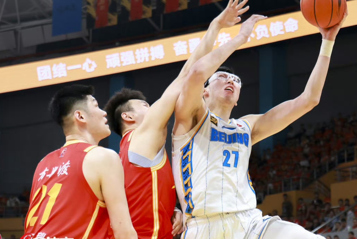 NBA总决赛冲刺阶段再迎强敌；广厦男篮战术微调；主帅态度：目标明确；团队化学反应显著 