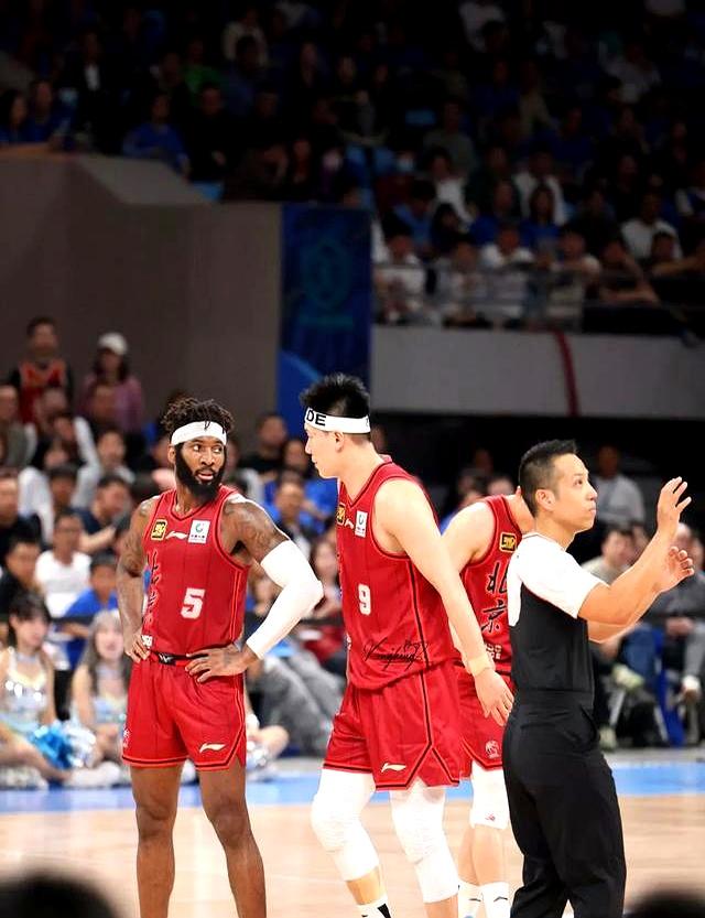 NBA总决赛冲刺阶段再迎强敌；广厦男篮战术微调；主帅态度：目标明确；团队化学反应显著 