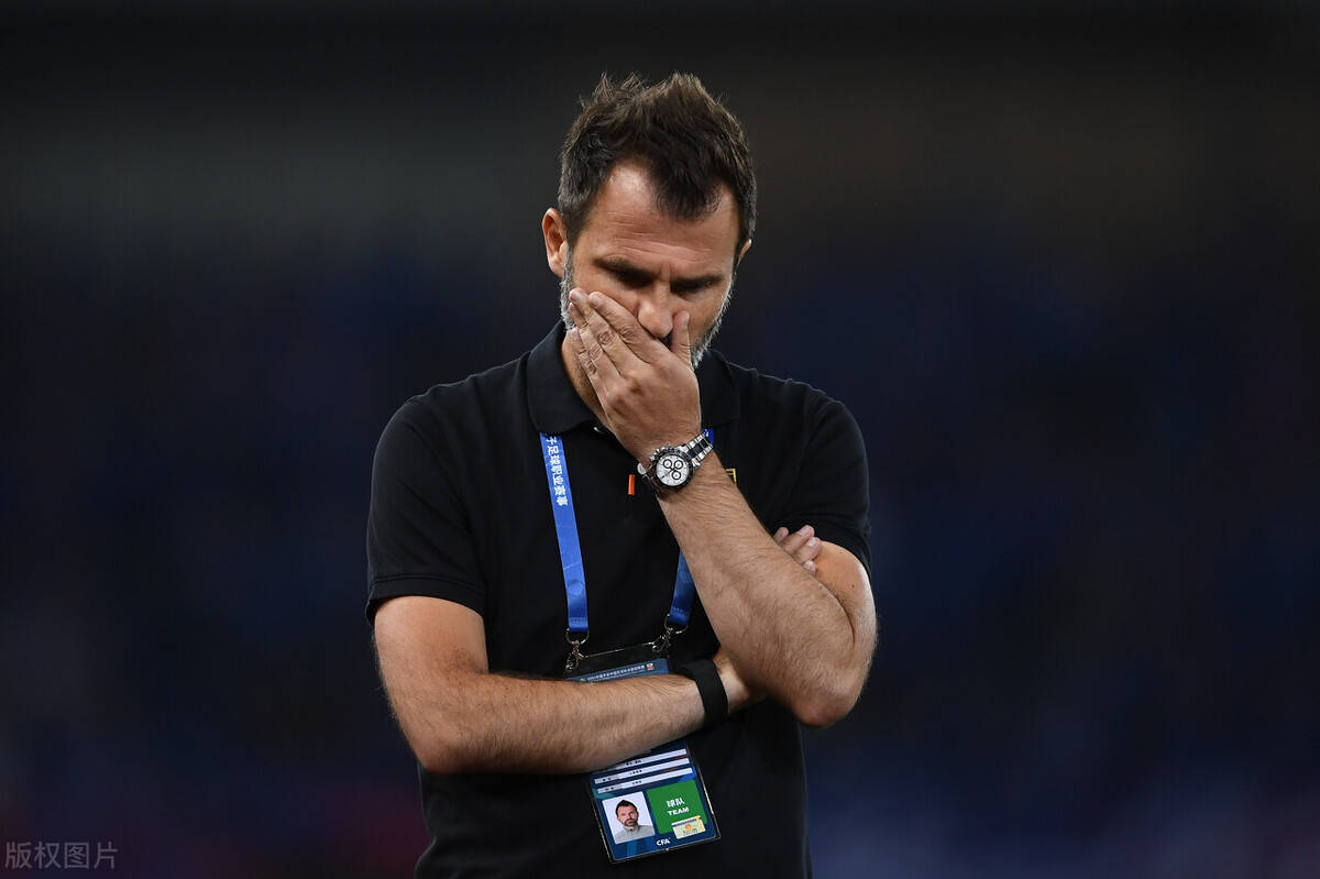 关于今晚亚冠传出新动向，波特兰开拓者单刀错失，管理层表态——气氛紧张，医务组通报恢复的信息